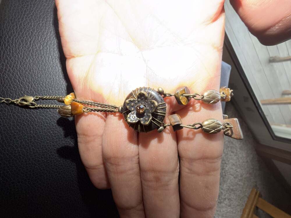 Avon NR Nancy & Rise Vintage Tiger's Eye Brass Flower Pendant Necklace